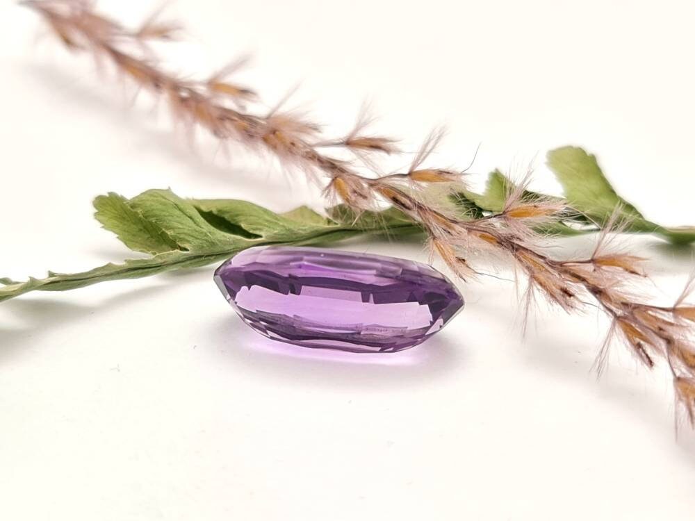 Echter facettierter Amethyst oval lila violett 19,1x11,1mm 9,63ct (Nr.720)