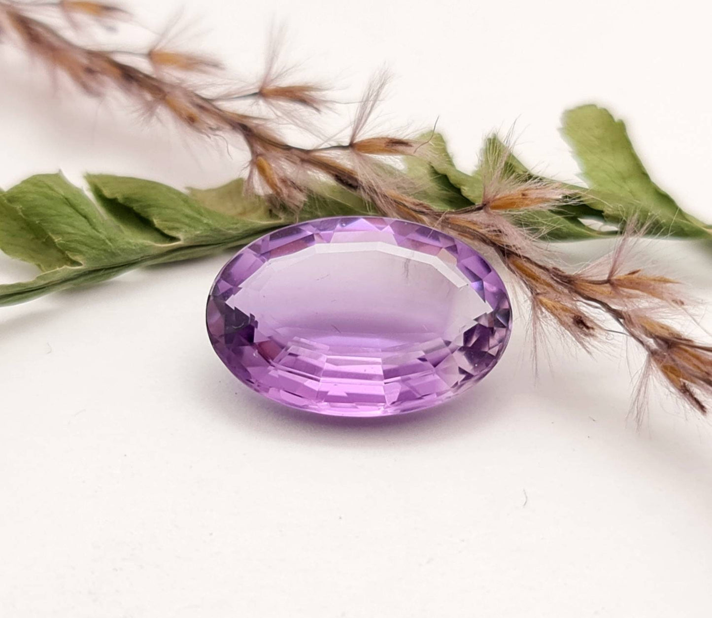 Echter facettierter Amethyst oval lila violett 18x12,8mm 9,14ct (Nr.722)