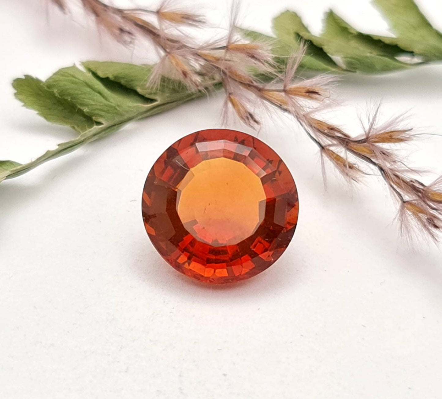 Echter facettierter Citrin,rund, gelb/orange Madeira 14,1 mm 8,9ct (Nr.753)