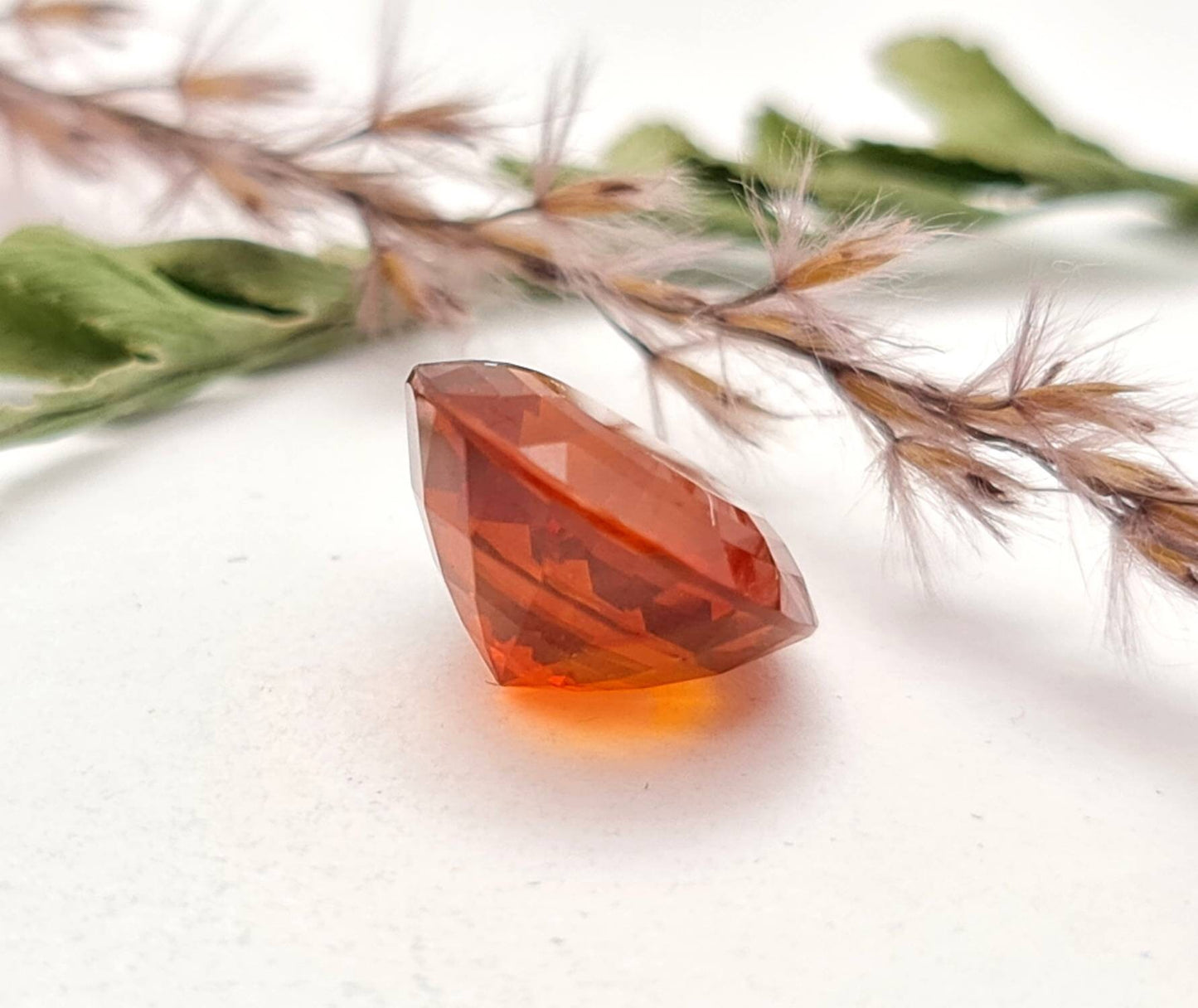 Echter facettierter Citrin,rund, gelb/orange Madeira 14,1 mm 8,9ct (Nr.753)