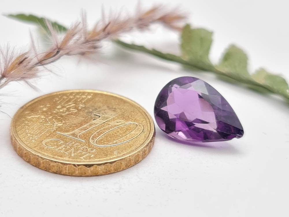Echter facettierter Amethyst Tropfen violett lila 13,3x9,6mm 3,73ct (Nr.758)