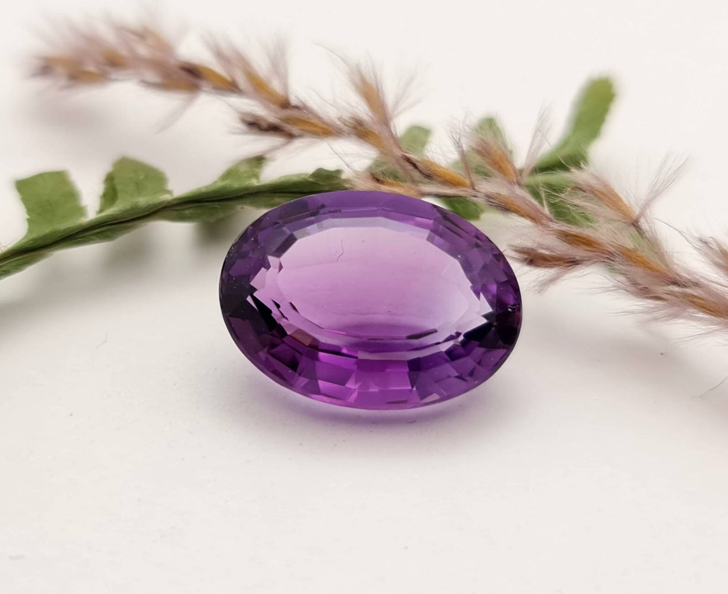 Echter facettierter Amethyst oval, violett lila 18,5x13,7mm 14,4ct (Nr.829)