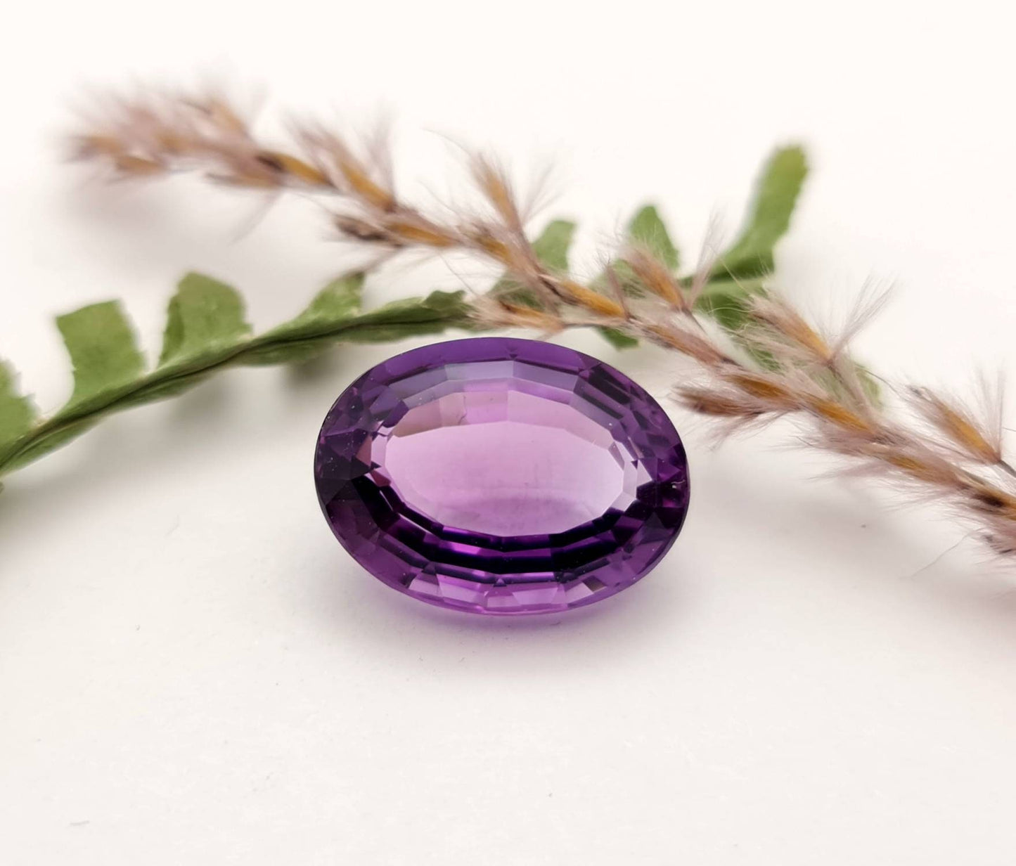 Echter facettierter Amethyst oval, violett lila 18,5x13,7mm 14,4ct (Nr.829)