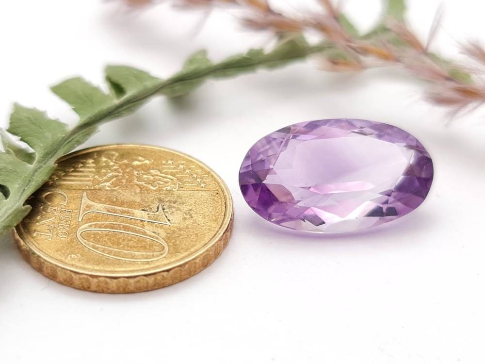 Echter facettierter Amethyst oval, violett lila 17,7x10,7mm 8,18ct (Nr.836)