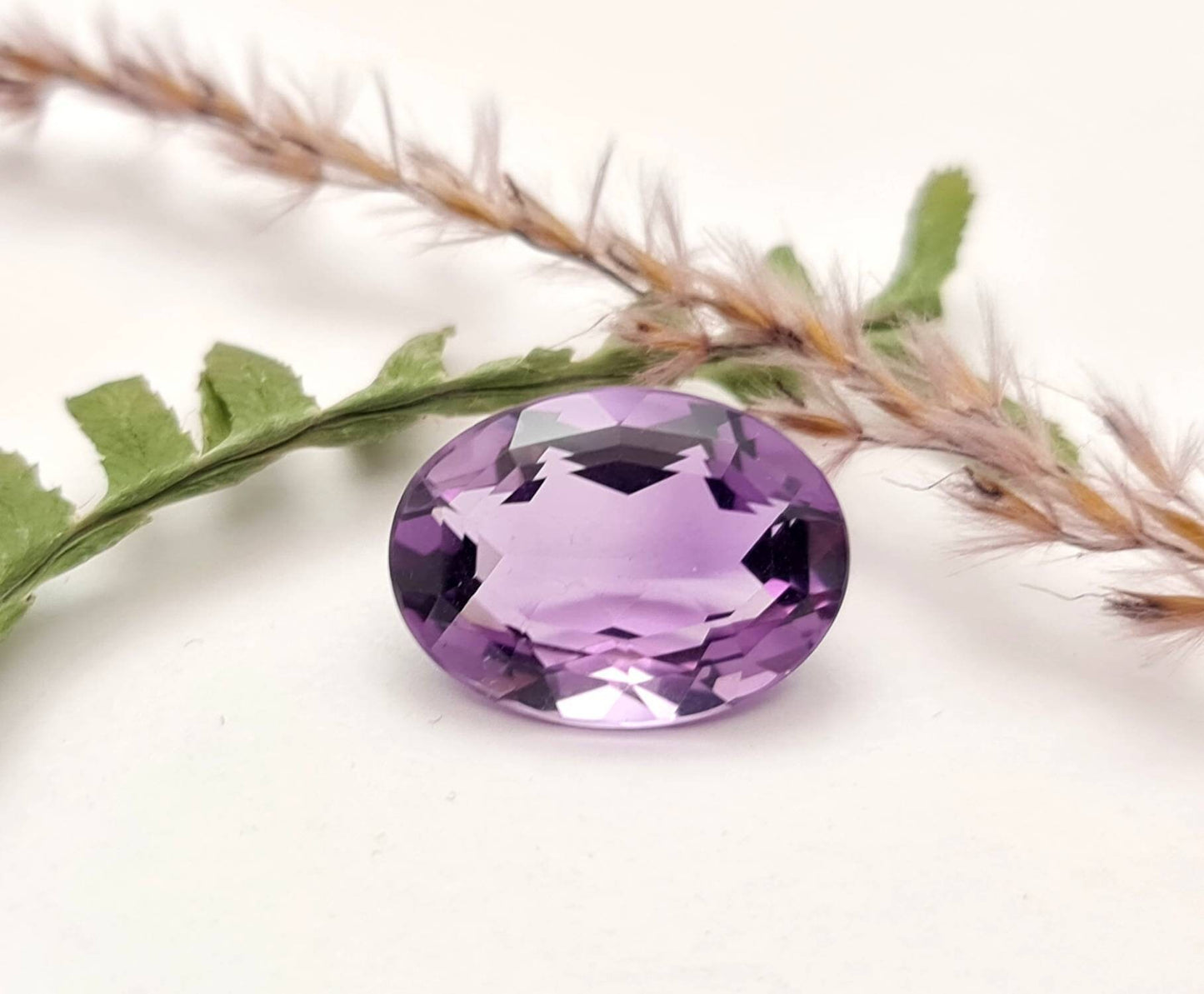 Echter facettierter Amethyst oval, violett lila 18,9x14mm 12,85ct (Nr.859)