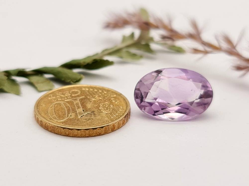 Echter facettierter Amethyst oval, violett lila 16,2x11,2mm 7,78ct (Nr.872)