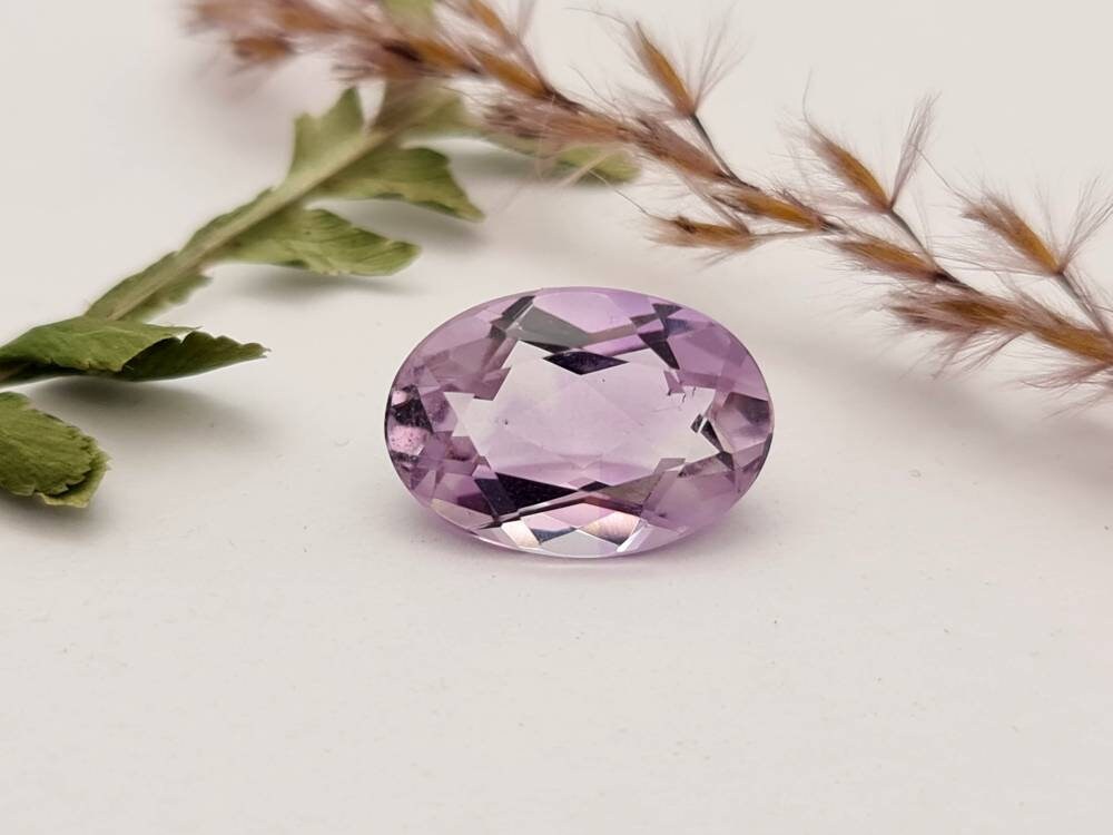 Echter facettierter Amethyst oval, violett lila 16,2x11,2mm 7,78ct (Nr.872)
