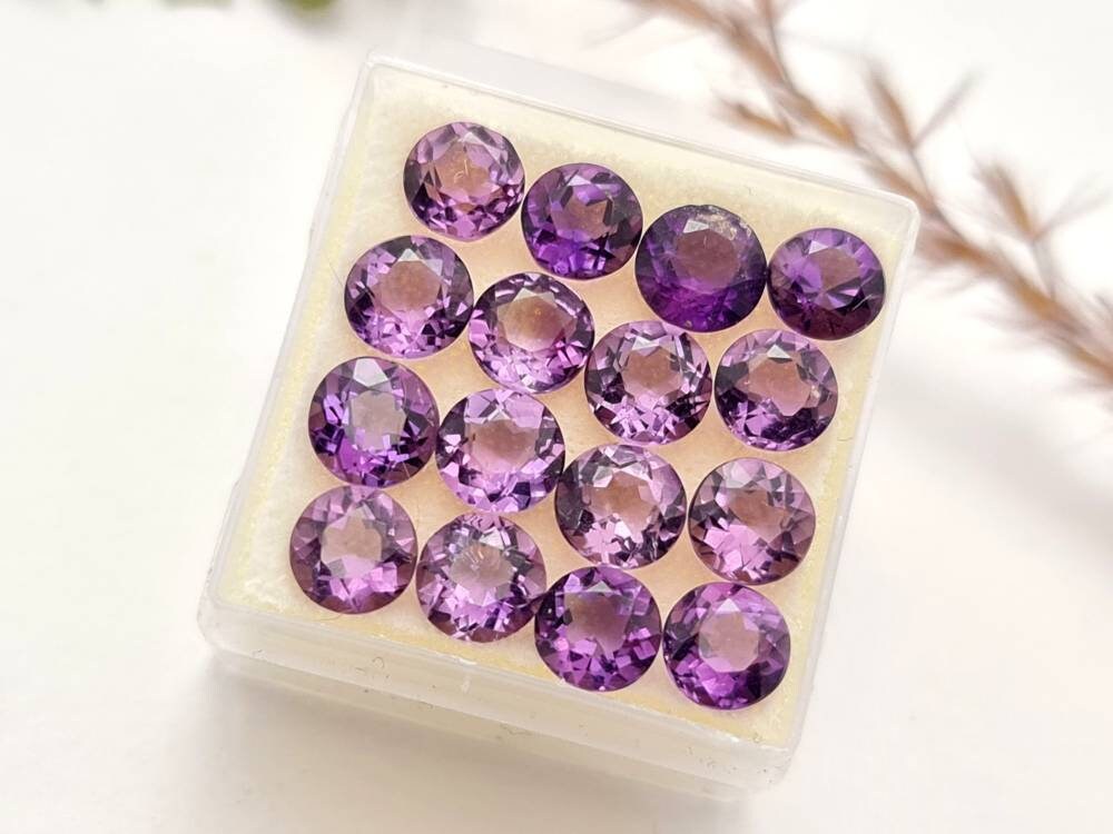 Echte facettierte Amethyste rund 16 Stück, violett lila 5,5mm 8,6ct (Nr.875)
