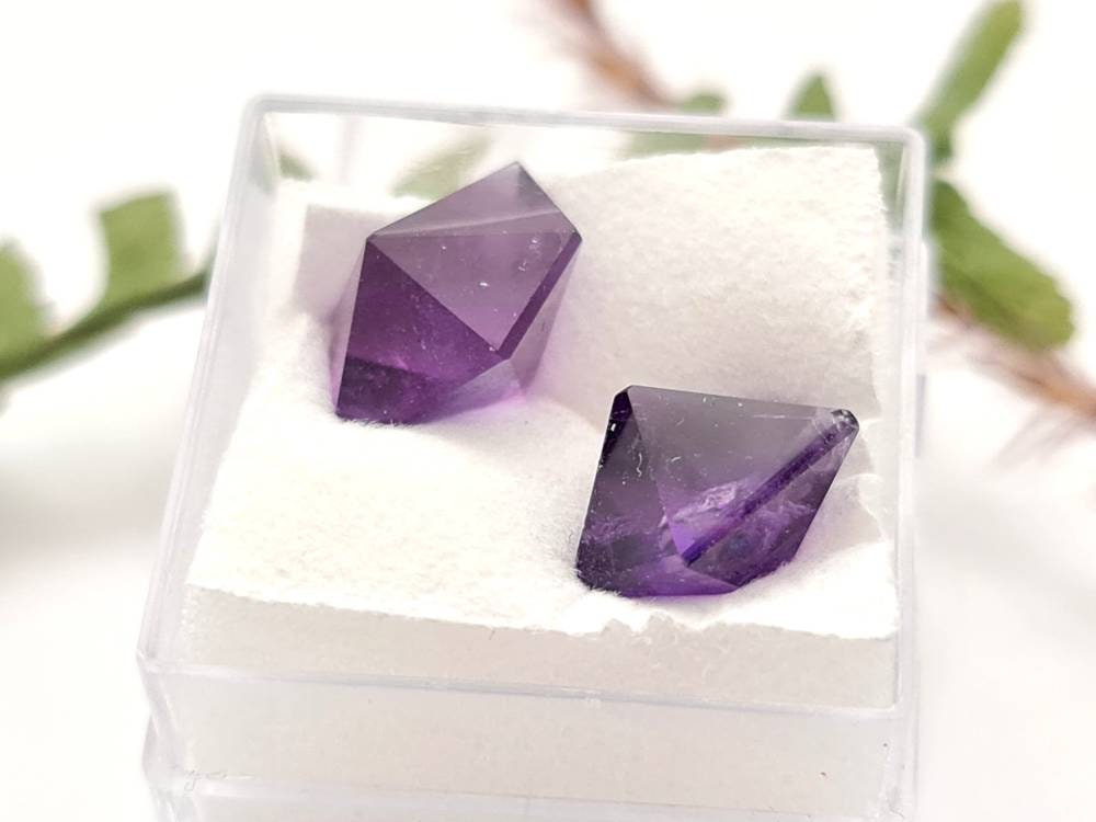 Echte facettierte Amethyst Spitzen, Lot, unregelmäßig , violett lila 2 Stück 9,78ct (Nr.884)