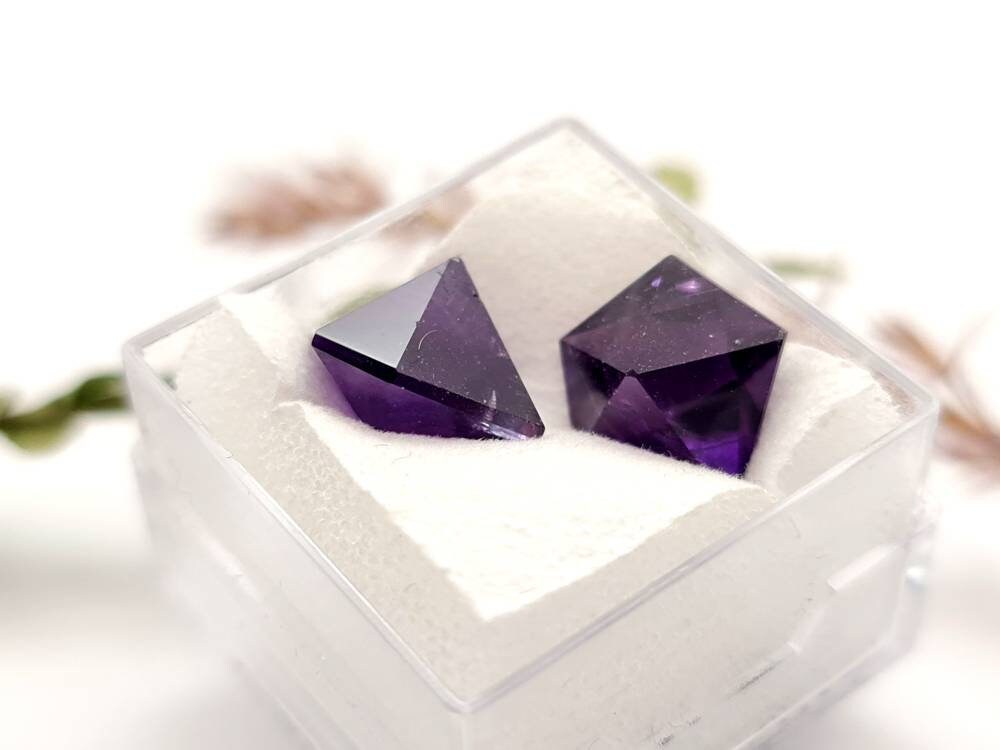 Echte facettierte Amethyst Spitzen, Lot, unregelmäßig , violett lila 2Stück 9,3ct (Nr.893)