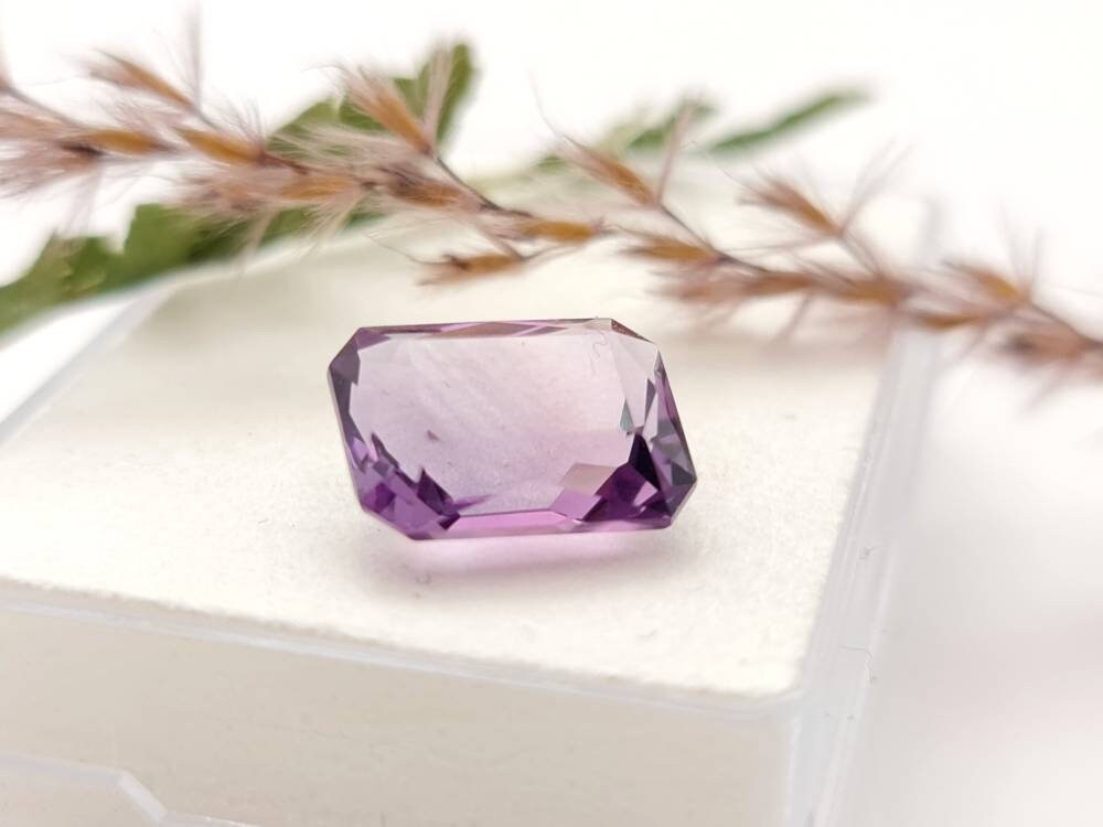 Echter facettierter Amethyst Oktagon lila violett 13x9,8mm 6,5ct (Nr.915)