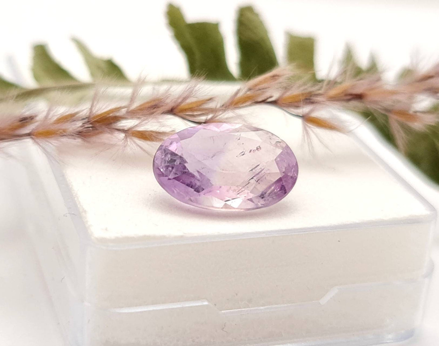 Echter violetter Amethyst oval facettiert 14,1x10mm 5,2ct (Nr.969)