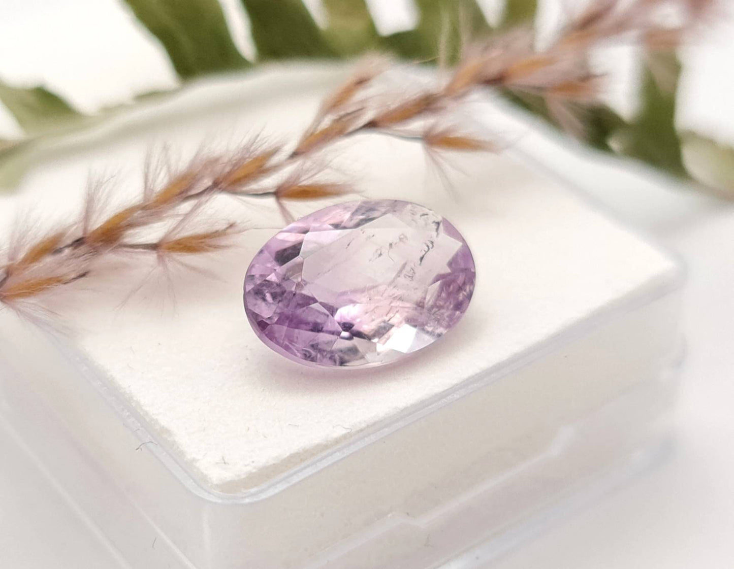Echter violetter Amethyst oval facettiert 14,1x10mm 5,2ct (Nr.969)