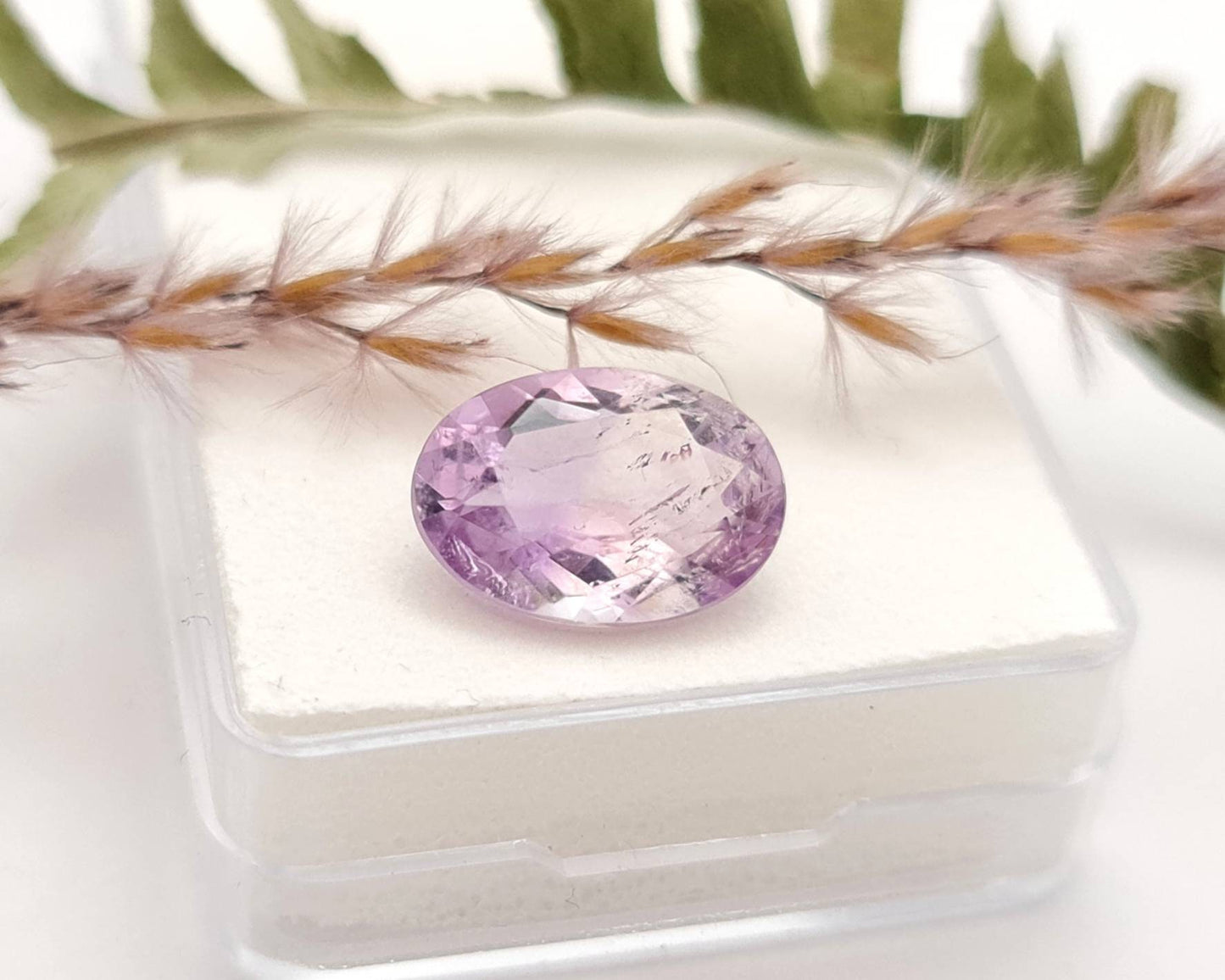 Echter violetter Amethyst oval facettiert 14,1x10mm 5,2ct (Nr.969)