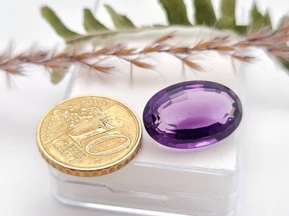 Echter violetter Amethyst oval facettiert lila 19x12,6mm 13,74ct (Nr.991)