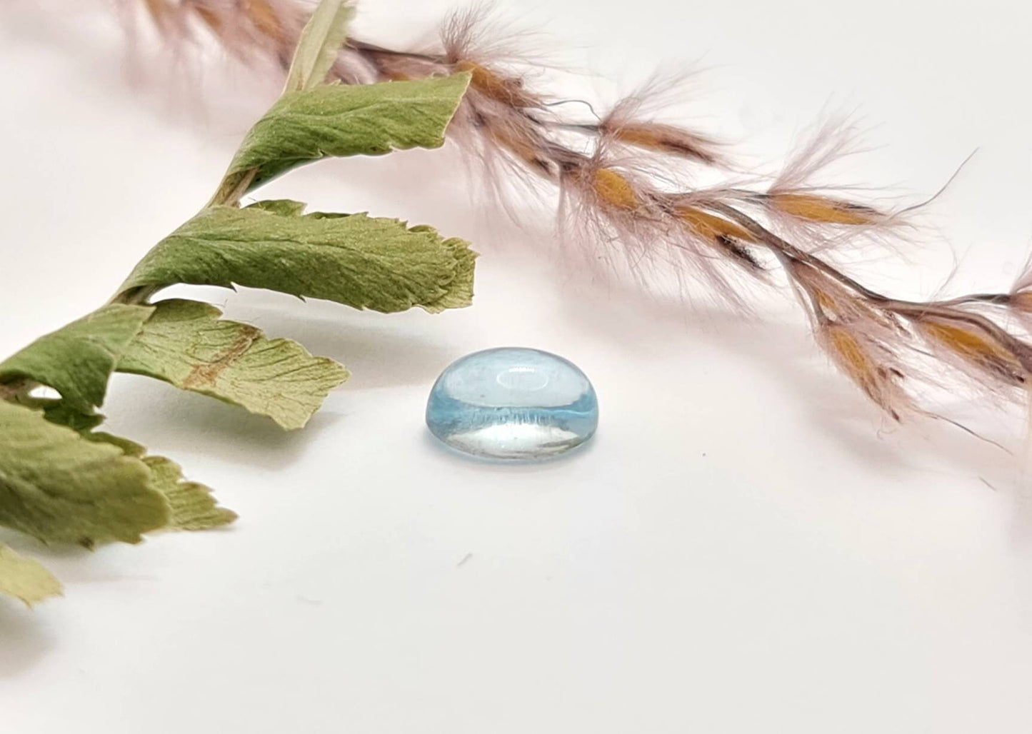 Echter blauer Aquamarin Cabochon oval 6x4mm ca 0,5ct Pro Stück (Nr.1144)