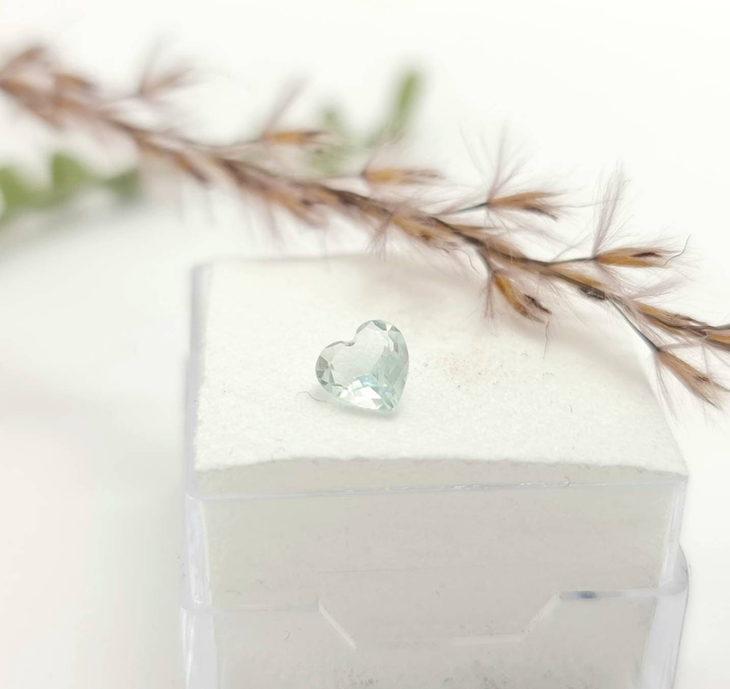 Hellblaues facettiertes Aquamarinherz 5,4mm 0,43ct (Nr.1150)