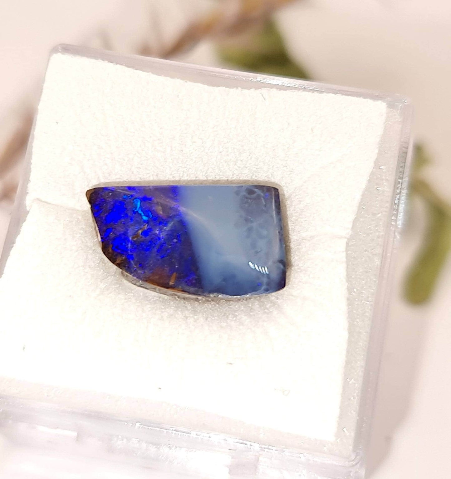 Boulderopal aus Australien, blau, grau, braun (Rückseite) 13x8,1mm 5,4ct (Nr.1121)