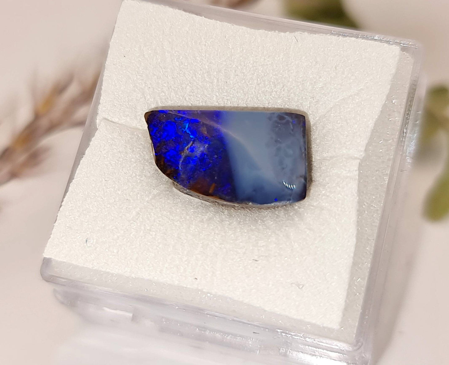 Boulderopal aus Australien, blau, grau, braun (Rückseite) 13x8,1mm 5,4ct (Nr.1121)