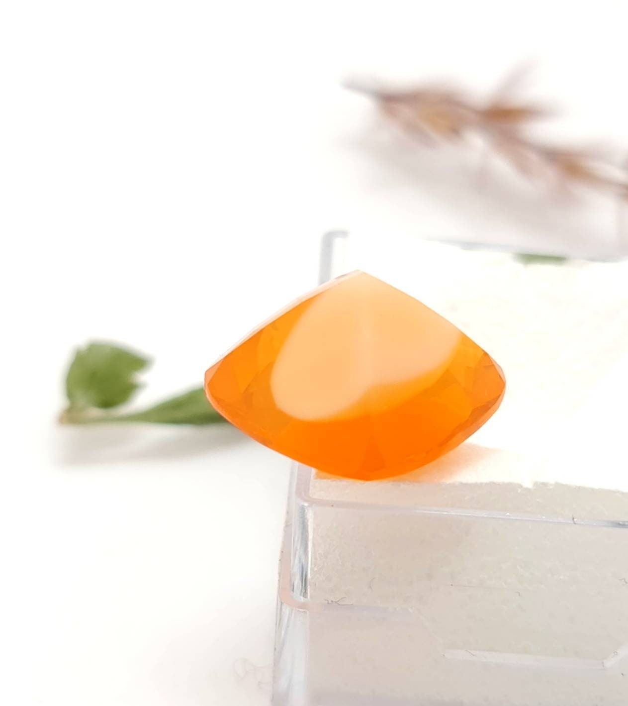 Orangefarbener Feueropal aus Mexiko, facettiert quadratisch 14mm 7,8ct (Nr.1134)