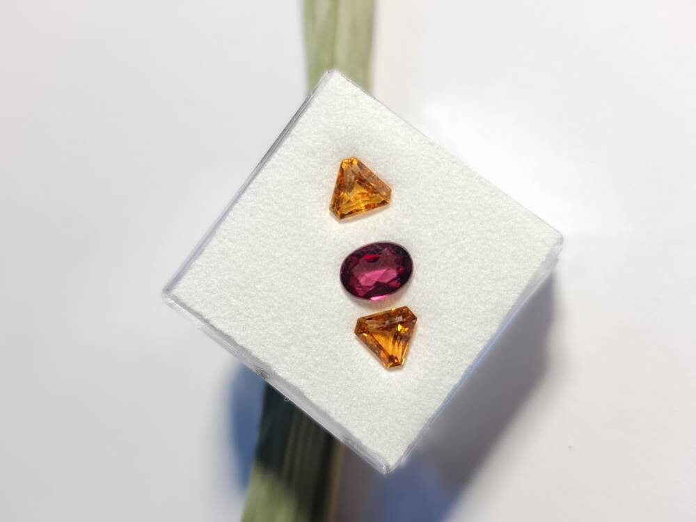 Frühlingsbox 20230015 Citrin mit Granat, Edelsteinbox Edelsteinmix