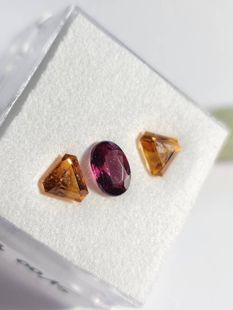 Frühlingsbox 20230015 Citrin mit Granat, Edelsteinbox Edelsteinmix