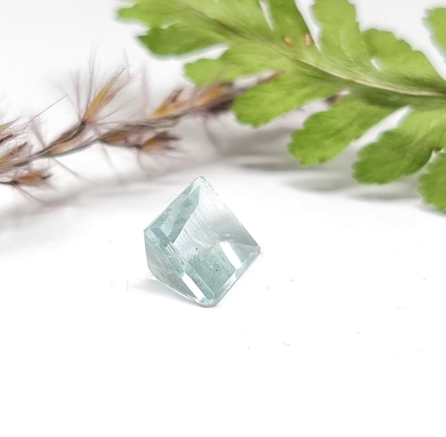 Nr. 51 Aquamarin, Spiegelschliff, Rechteck, 1,74ct  9x6,5mm