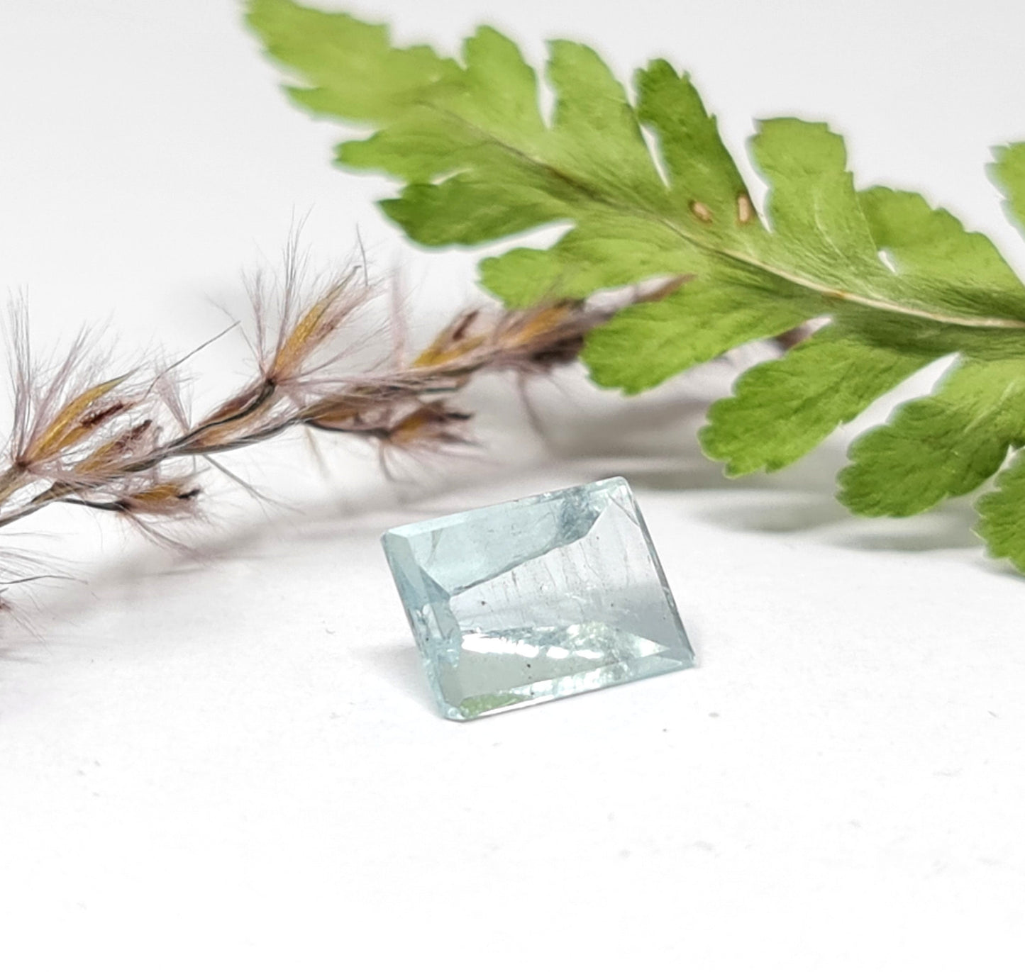 Nr. 51 Aquamarin, Spiegelschliff, Rechteck, 1,74ct  9x6,5mm