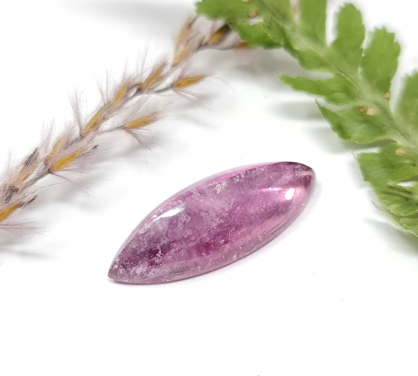 Nr 68 Pinkfarbener Turmalin, Cabochon, riesengroß 24,6x9x5x6,8mm, 11,2ct