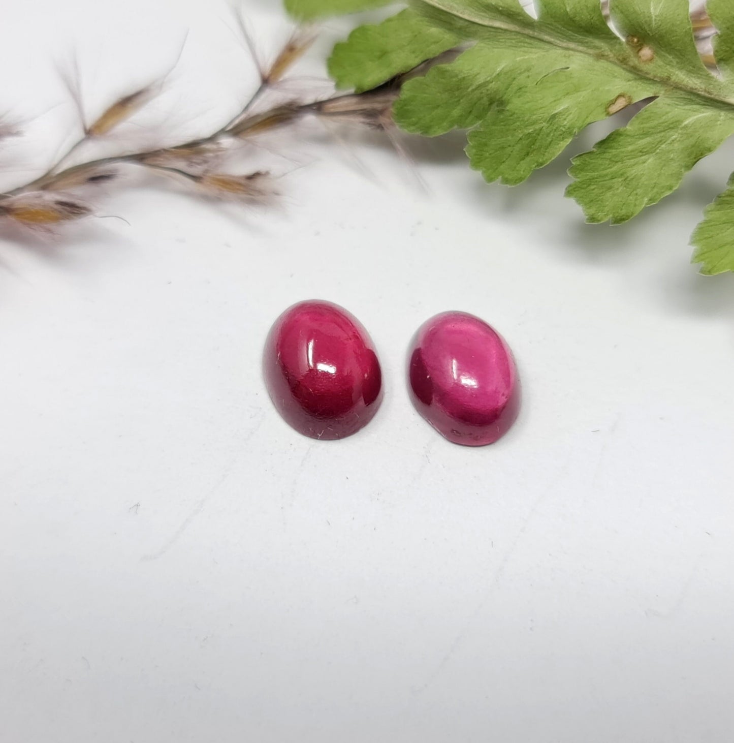 Nr.79 Rubelit / Rosa Turmalin Paar Cabochons 8x6mm 3,9ct