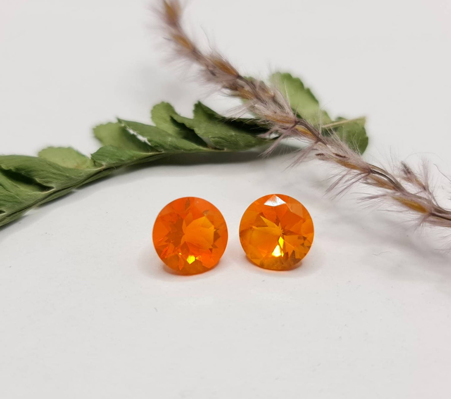 Nr.217 Feueropal-Paar aus Mexiko, rund, facettiert , orange 8mm  2,68ct