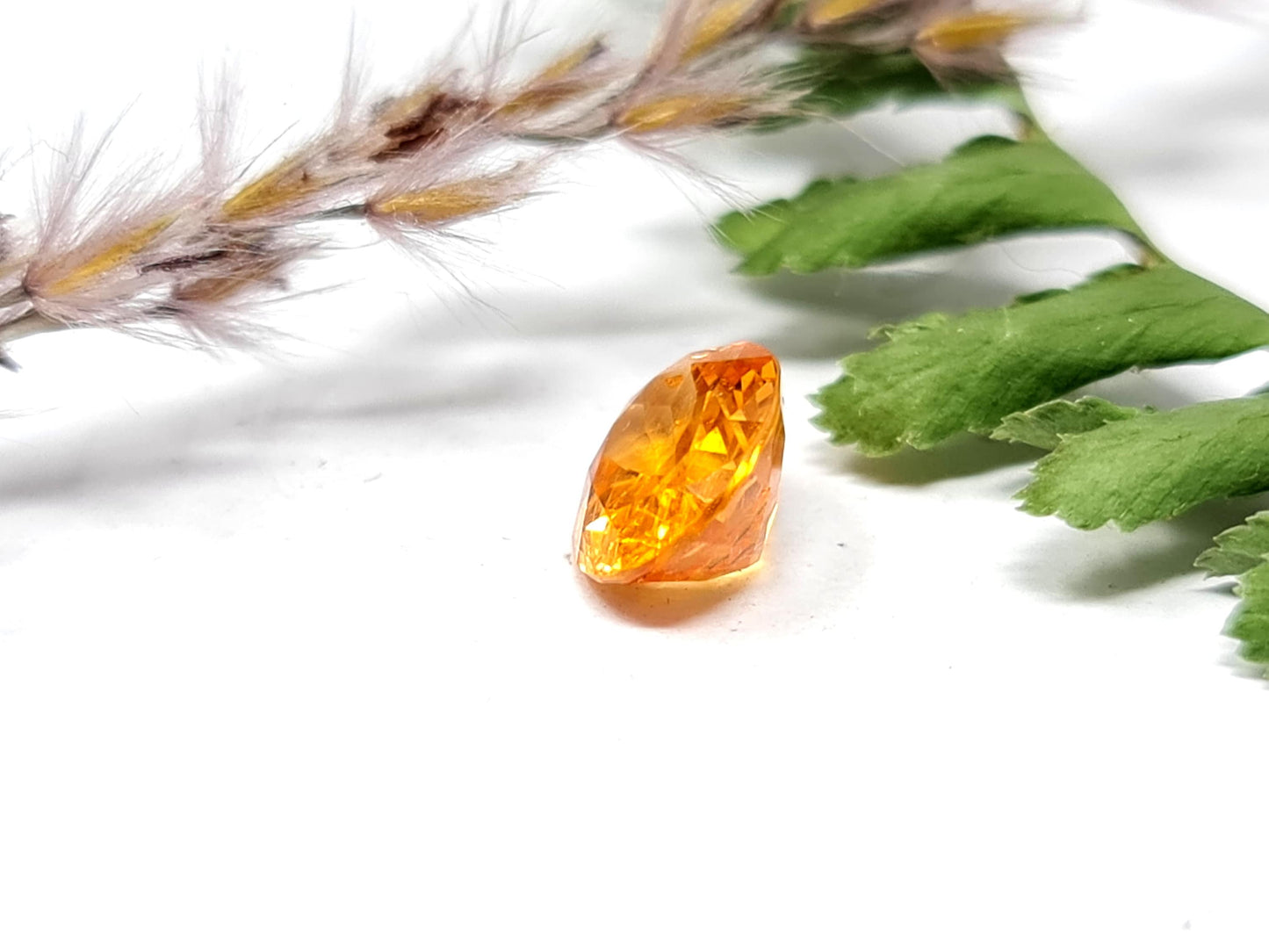 Mandaringranat orange facettiert 9x7mm oval 2,63ct