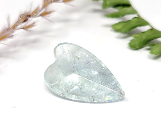 Großes Aquamarinherz, facettiert, Spiegelschiff 17,56 ct  23x14mm