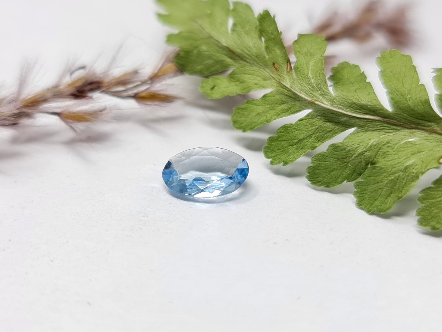 Nr.50 Aquamarin in schön intensivem Blau, 7x5mm, 0,65ct