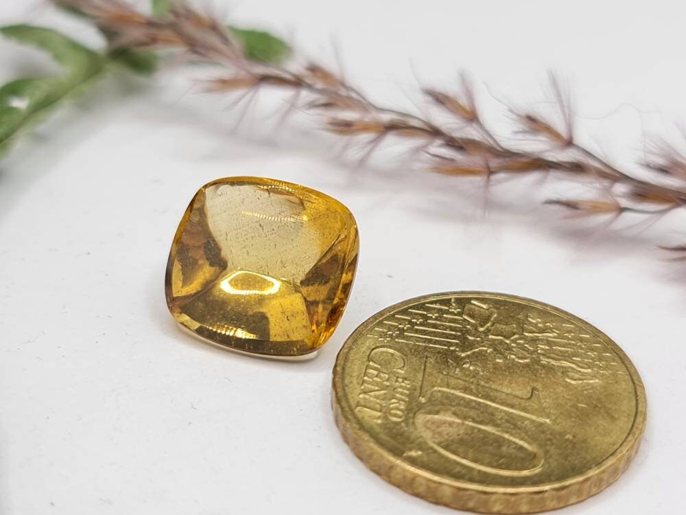 Goldgelber Turmalin im Spiegelschliff, abgerundetes Rechteck 12,5x11,5mm 4,47ct (Nr.245)