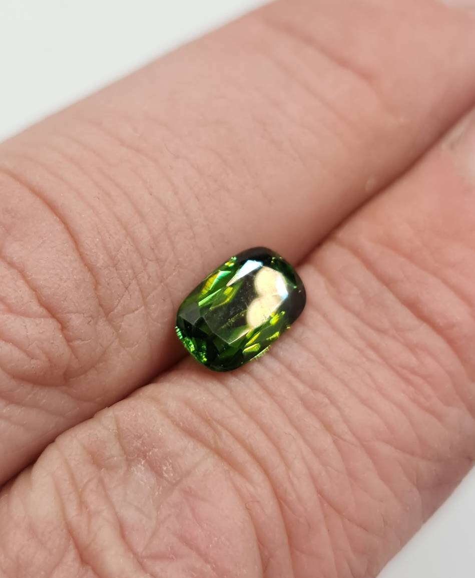 Grüner Turmalin Rechteck facettiert 9,4x6mm 1,67ct (Nr.262)