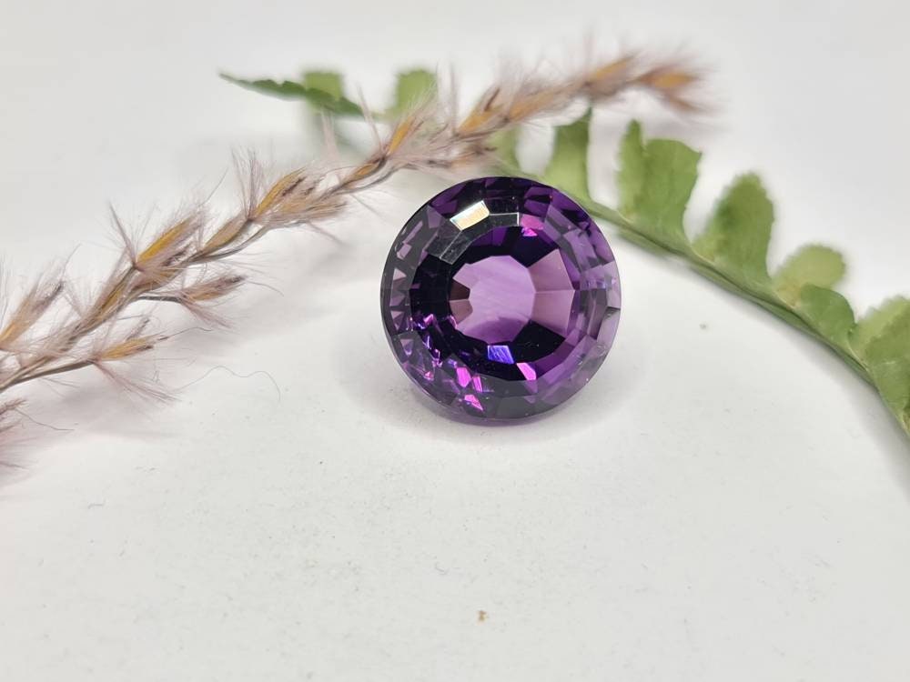 Großer facettierter Amethyst, rund, violett 15mm 13,7ct (Nr.277)