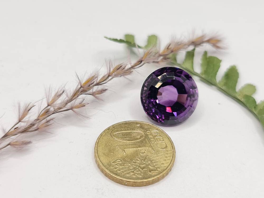 Großer facettierter Amethyst, rund, violett 15mm 13,7ct (Nr.277)