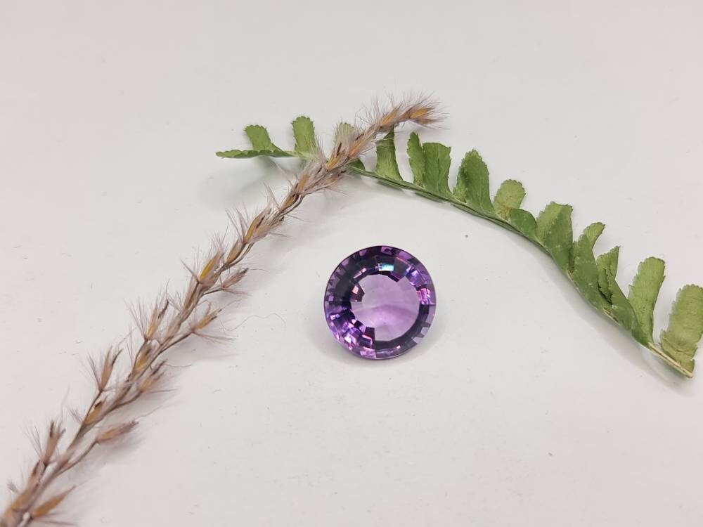 Runder facettierter Amethyst violett lila 14,4mm 10ct (Nr.278)