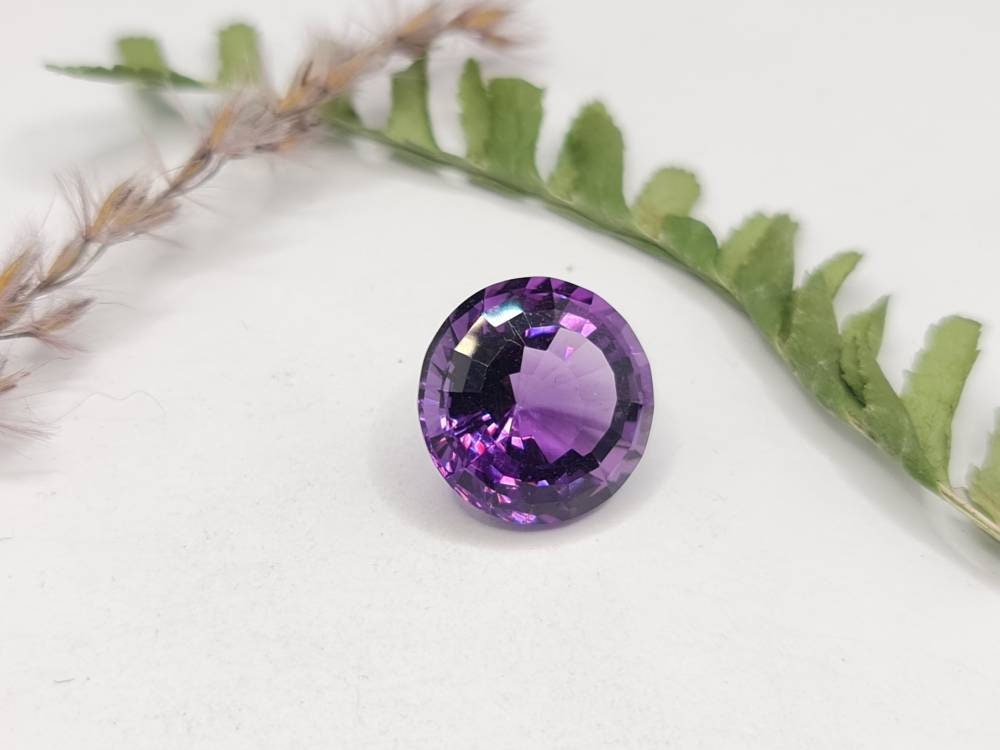 Großer facettierter runder Amethyst, violett 14,6mm 10,57ct (Nr.279)