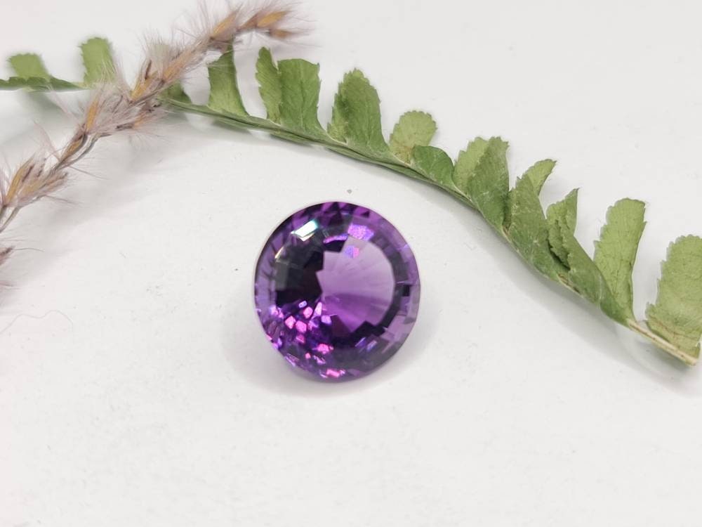 Großer facettierter runder Amethyst, violett 14,6mm 10,57ct (Nr.279)