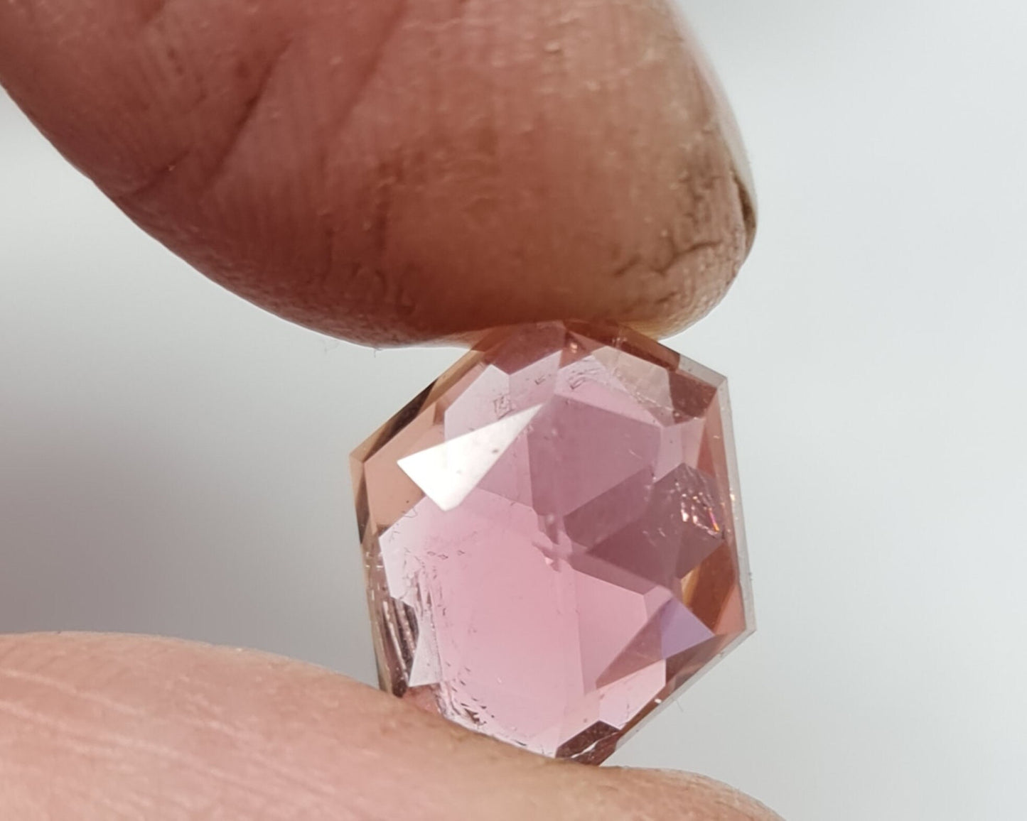 Nr.108 Rosa Turmalin, im doppelseitigen Rosenschliff, 12x10x5mm  5,21ct