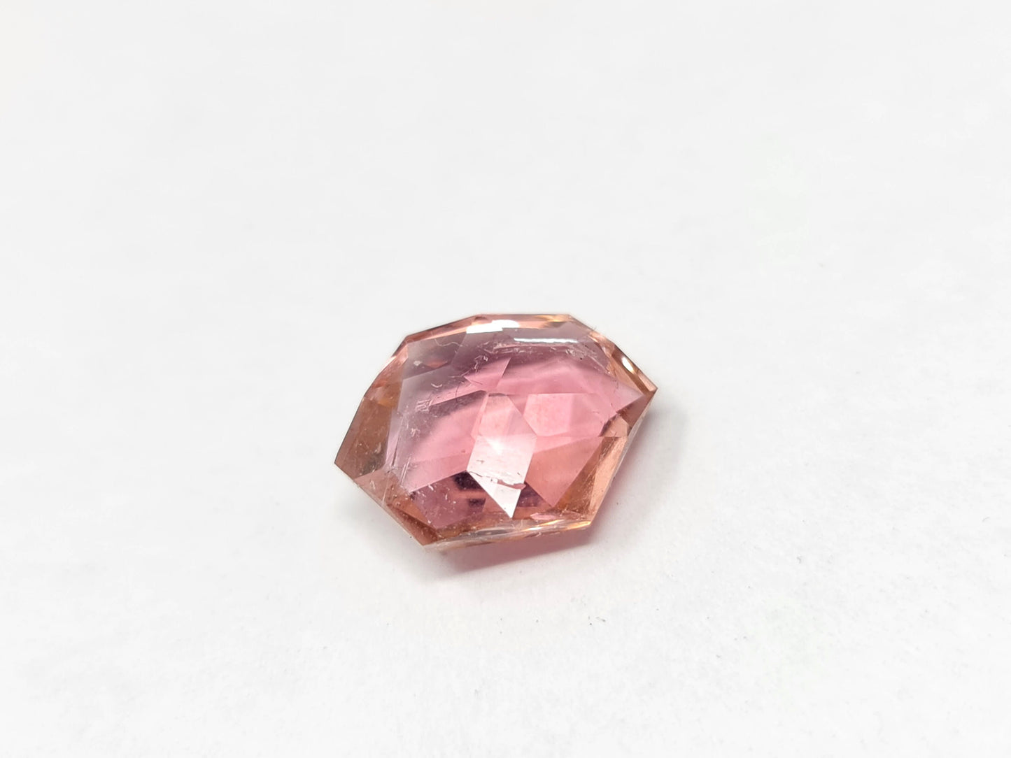 Nr.108 Rosa Turmalin, im doppelseitigen Rosenschliff, 12x10x5mm  5,21ct