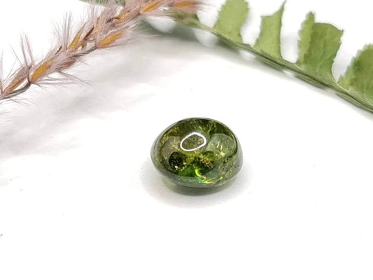 Grüner Turmalin, Cabochon, oval 10,3x9mm 6,18ct (Nr.304)