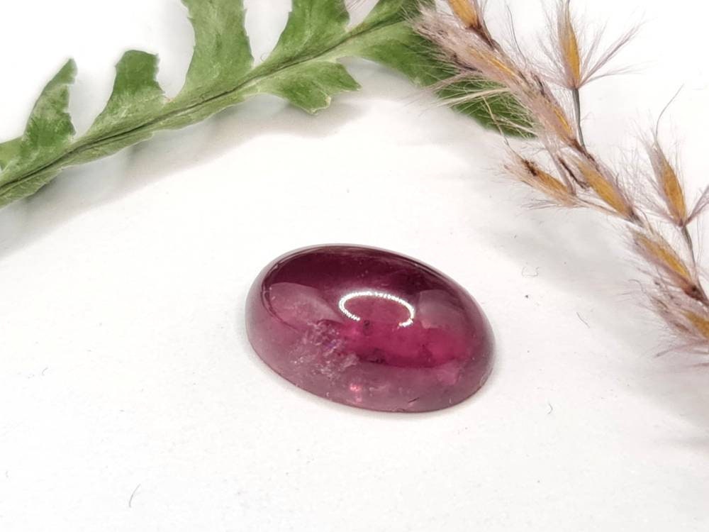 Bordeauxrotes Turmalin Cabochon, Rubellit oval 14,5x9mm 7,0ct (Nr.338)