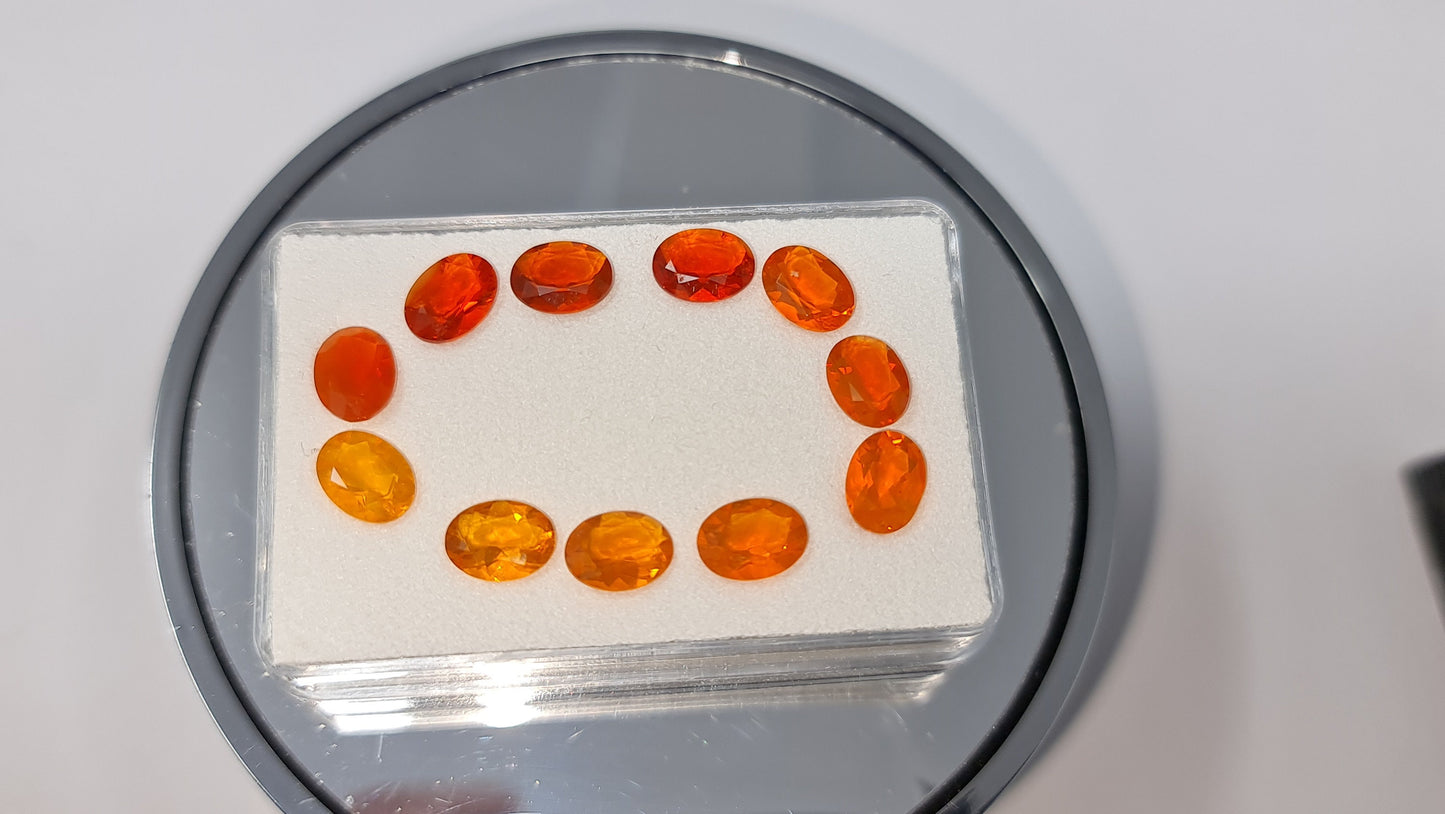 Nr.133  Set aus 11 Stück mexikanische Feueropale, Farbverlauf orange bis rot, oval facettiert,8x6mm insg. 9ct !