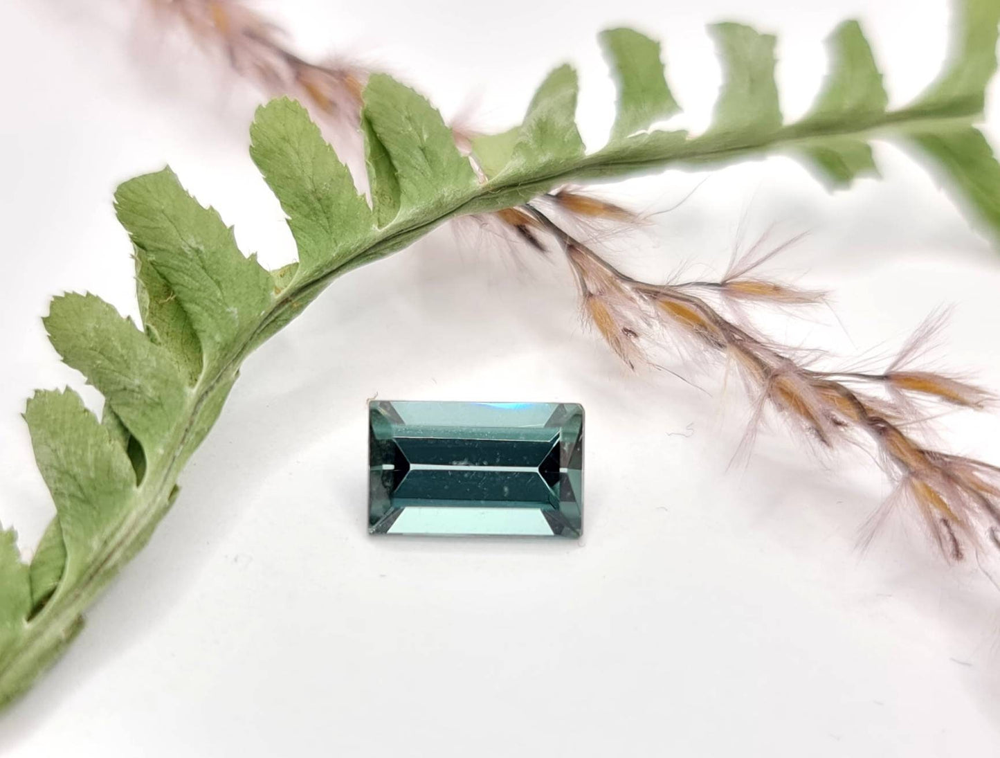 Blauer rechteckiger Turmalin Indigolit facettiert 9,8x6mm 2,36ct (Nr.396)