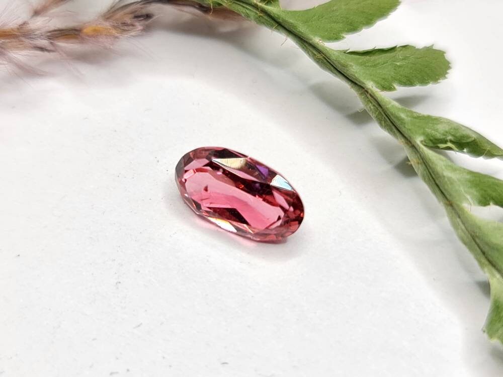 Nr.194 Rosa Turmalin facettiert aus Madagascar, oval mit 10,7x6,1mm und 1,96ct