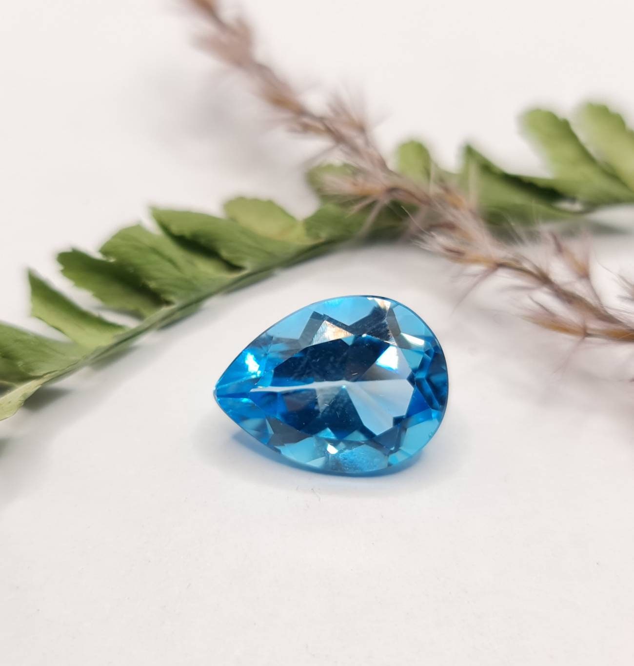 Nr.214 Blautopas (behandelt) Tropfen, facettiert, blau, Träne 16x12mm 10,33ct