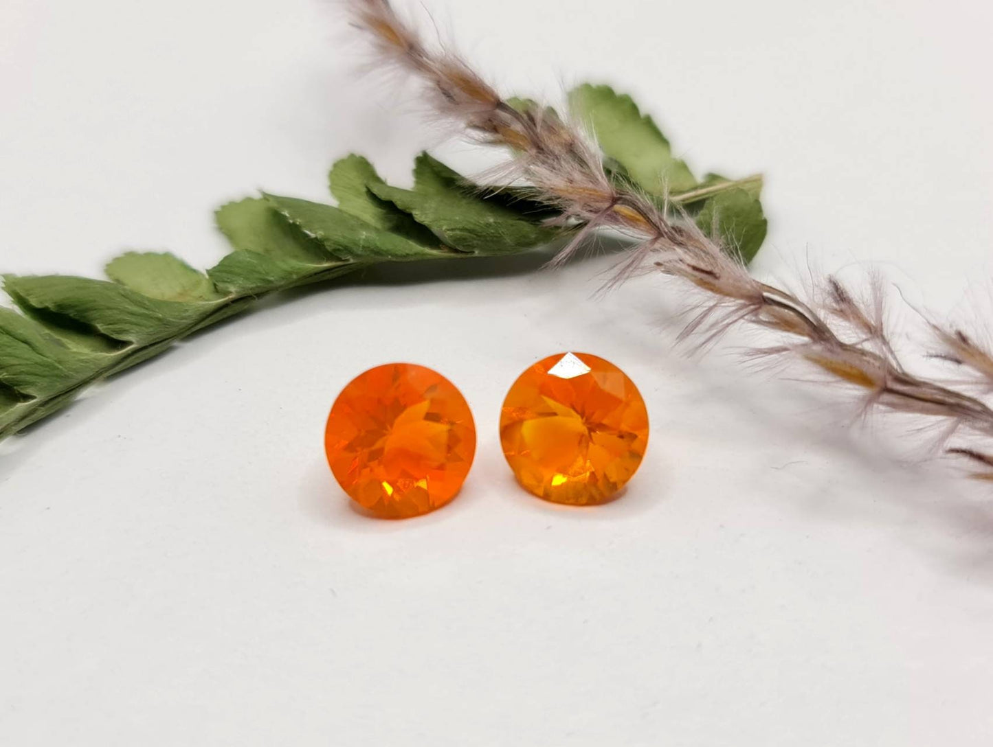 Nr.217 Feueropal-Paar aus Mexiko, rund, facettiert , orange 8mm  2,68ct